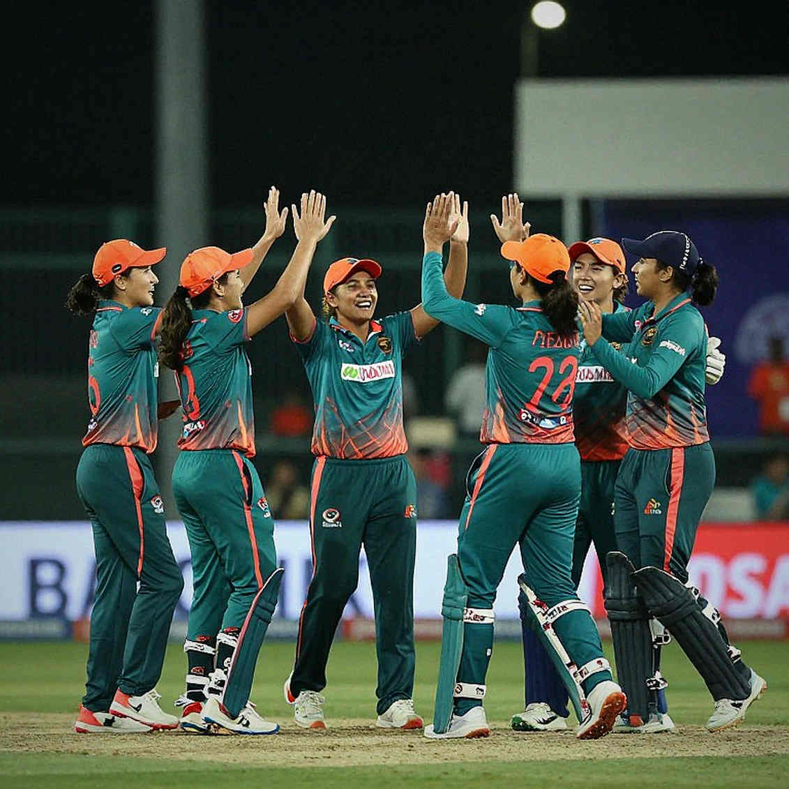 কাটঅ্যাওয়ের অর্থনীতি: বাভুমার মুখ ফিরিয়ে নেওয়া আসলে কী প্রকাশ করে