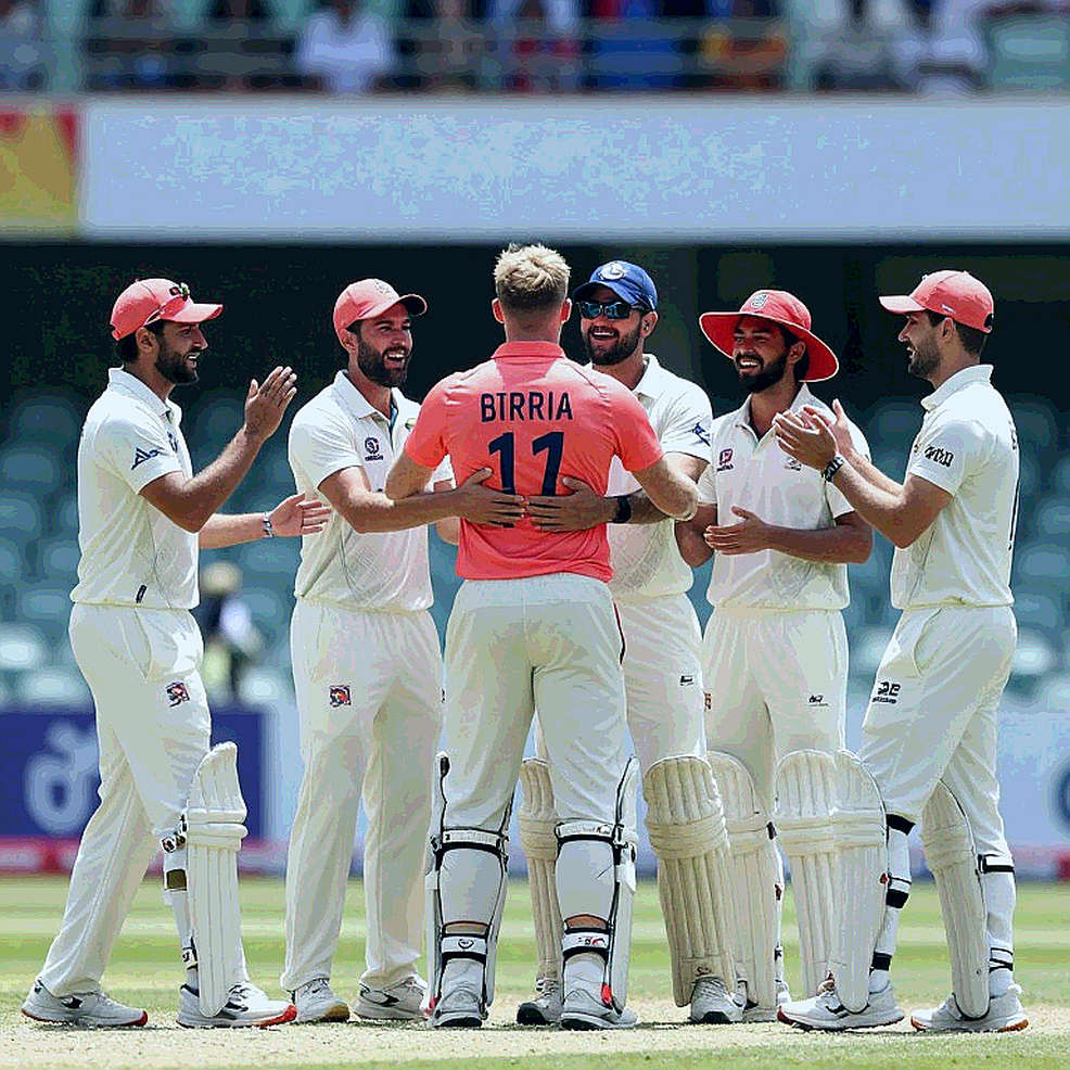 রাওয়ালপিন্ডির প্রশ্ন, অস্ট্রেলিয়ার উত্তর: বাবর আজমের ফর্ম-মূল্যায়ন কেন দুটি ফরম্যাটে ভাগ করা দরকার